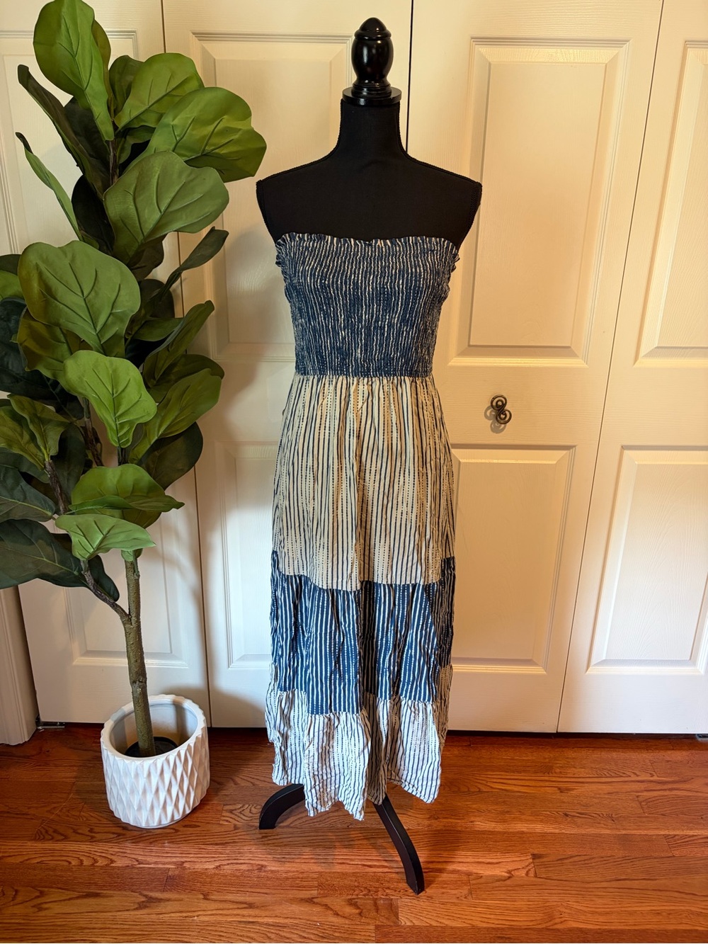 Jessica Simpson Navy and Cream Strapless Tiered Maxi Dress Medium